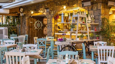 Η Ναταλία Δραγούμη μαθαίνει τι εστί βολιώτικο τσιπουράδικο... "Στις 5 Γύρες"