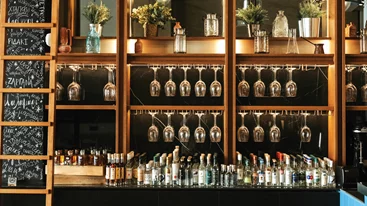 "Ρακί Μεζέ": Budget ψαροφαγία με αξιώσεις