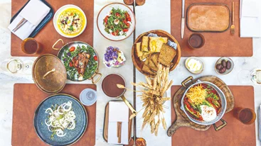 Η γεύση της παράδοσης γιορτάζει στα εστιατόρια του FS Athens