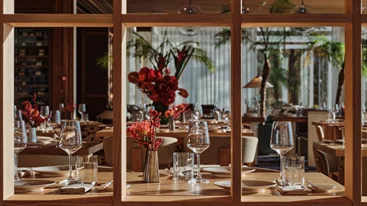 Γιορτές με θέα θάλασσα: ένα προσωπικό top 4 στην Αθηναϊκή Ριβιέρα