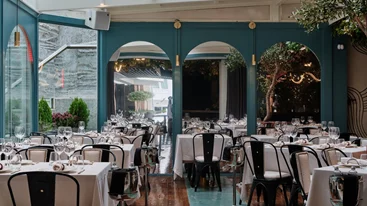 Στο "Sea You Restaurant- Mezeri" η γειτονιά ξαναζεί και η θάλασσα παρτάρει