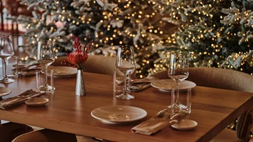 "Bungalow 7": Τα Αστέρια Γλυφάδας λάμπουν γιορτινά