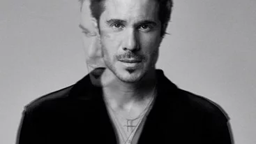 Νίκος Οικονομόπουλος: O μοναδικός καλλιτέχνης με δύο τραγούδια στο Top 5 του Official IFPI Chart για το 2025