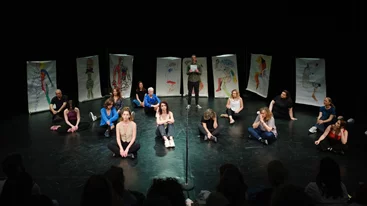 Το Εργαστήρι Δραματοθεραπείας & Θεατρικής Έκφρασης αναδεικνύει τη "Σημασία του να (μην) είναι κανείς σοβαρός"