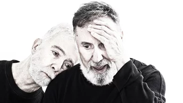 "Παραλλαγές πάπιας": Χιούμορ, μελαγχολία και οι μελωδίες της Δήμητρας Γαλάνη