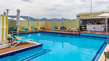 "Poseidon Athens Hotel": Βουτιά στο απέραντο γαλάζιο