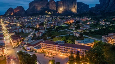 Divani Meteora Hotel: Πολυτέλεια στη σκιά των βράχων