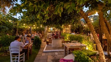 Στη "Δούκισσα" στο Χαλάνδρι το φαγητό έχει τη θέρμη της παρέας και τη γεύση της νοσταλγίας