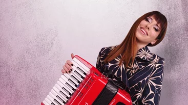 Η Μιρέλα Πάχου προσπαθεί να μην παίρνει τον εαυτό της υπερβολικά σοβαρά