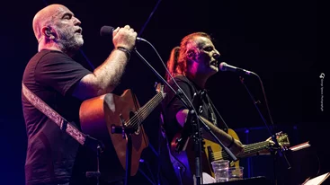 Με ποιους καλλιτέχνες συνεχίζουν να τραγουδούν "για τις παλιές αγάπες..." οι Πυξ Λαξ όλα τα Σάββατα του Ιανουαρίου;