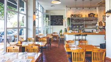 ''Corks and Forks'': Κρασί και comfort γεύσεις στη wine pub του Πειραιά