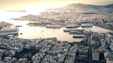 Προσωπικές ιστορίες και λαϊκά τραγούδια στην προβλήτα του Πειραιά