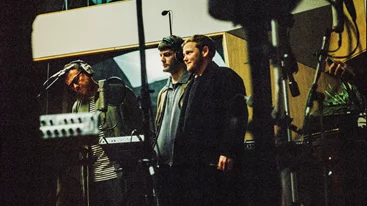 Damon Albarn, Grian Chatten και Kae Tempest ενώνουν τις φωνές τους στο "Flags"