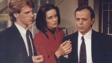 "Μίλα, Βίρνα": Οι ατάκες του Γιάγκου Δράκου στην 'Λάμψη' άλλαξαν την ελληνική ποπ κουλτούρα