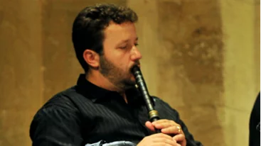 Ταξίδι στα Βαλκάνια με καβάλι και πολίτικη λύρα