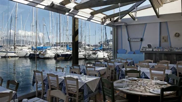 7 ταβέρνες by the sea!