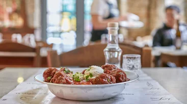 12 μεζεδοπωλεία και τσιπουράδικα στην Αθήνα για χειμωνιάτικη θαλπωρή, όπως κι αν την εννοείς