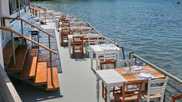 «Bluefish Vouliagmeni»: Θάλασσα from head to tail