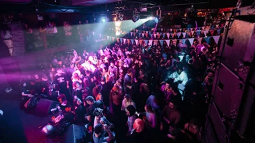 Αποκριάτικα πάρτι με trash, kitch αλλά και... Netflix!