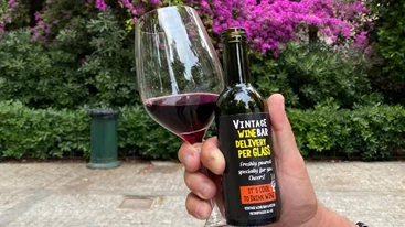 Delivery κρασιού… με το ποτήρι, από το «Vintage wine bar»