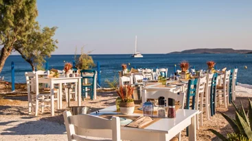 Ρομαντζάδα και θαλασσινή αρχοντιά στο «Σαρδελάκι με Θέα»