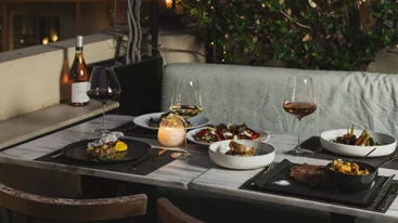 Ολόφρεσκο μενού στο πιο προνομιούχο "Balcony" με θέα την Ακρόπολη