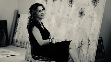 Ταξιδεύουμε στον εξπρεσιονιστικό, ανάγλυφο κόσμο της Αναστασίας Γκινάκη