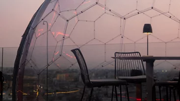 "Let’s Bubble": Γιορτινό δείπνο σε ιγκλού