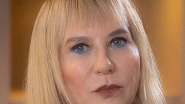 Η Σώτη Τριανταφύλλου συζητά με την Άννα Διαμαντοπούλου για την αέναη επιστροφή του φασισμού