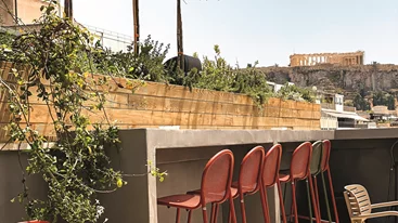 "The Neighbors Upstairs" / "The Neighbors By The Sea": Δύο νόστιμοι καλοκαιρινοί προορισμοί χαλάρωσης