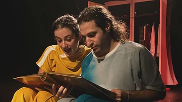 "Τι είναι αυτό;": Μια παιδική παράσταση γεμάτη δράση και χιούμορ που εγείρει ερωτήματα