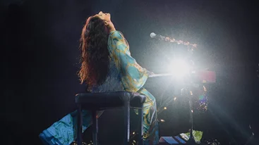 Η Μαρίνα Σπανού φέρνει το καλοκαίρι στον χειμώνα