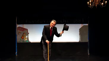 Ο Οδυσσέας Σταμούλης και η μεταμόρφωσή του σε "Φιάκα", στον πιο αξιαγάπητο απατεώνα του ελληνικού θεάτρου