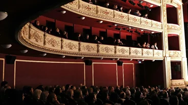 Βόλτα στον Πειραιά με θέατρο: γιορτές, ελληνικό έργο και ζωντανές παραστάσεις