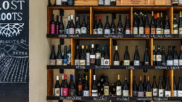 Το "Lost Roots" είναι ένα wine bar με βαθιές οινικές ρίζες