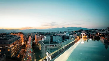 Πανσέληνος και φαγητό σε 16 ταράτσες του αθηναϊκού κέντρου