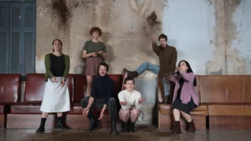 Στο "Εσωτερικό" του Μορίς Μέτερλινκ η χαρά της ζωής γίνεται πένθιμη τελετουργία