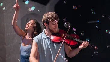 Τελευταία παράσταση για τα "Πιρούνια σε ακριβά σπορτέξ"