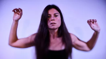 Η Ελένη Νιωτάκη για τα θραύσματα της ανυπότακτης Εύας Palmer Σικελιανού