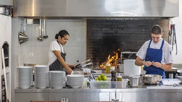 'Πλυτά': Το καθημερινό στέκι που ψάχναμε για αστεράτους μεζέδες