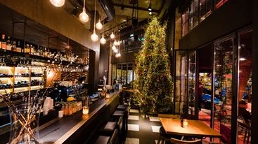 "Musique Café": Γιορτινά τραπέζια με αέρα Κυκλάδων