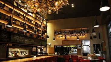 Το "By The Glass" σβήνει 10 κεράκια