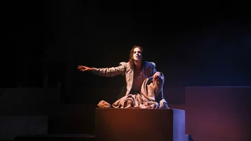 Παράταση για την Άννα Κοκκίνου και το "Συμπόσιο" του Πλάτωνα