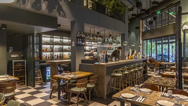 Ένα All Day Resto Bar με κάτι από Νάξο στο Παγκράτι