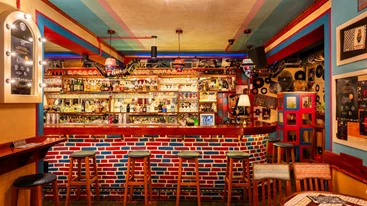 'Nouvelle Vague': Πώς ένα μπαρ από τα Τίρανα βρέθηκε στα 50 καλύτερα του πλανήτη