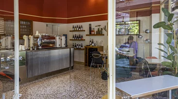 Πού τρώει και πίνει η Κυψέλη;