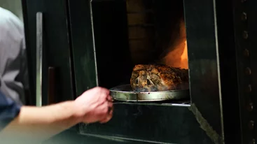 Το Sunday Roast σερβίρεται ξανά στο Vezené