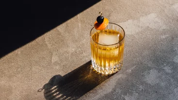 Σε ένα πανέμορφο αθηναϊκό νεοκλασικό, θα δοκιμάσεις premium ουίσκι και ρούμι