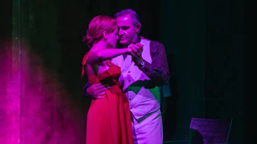 "Αρωμα γυναίκας": Λίγες, τελευταίες παραστάσεις στο Θέατρο Βρετάνια