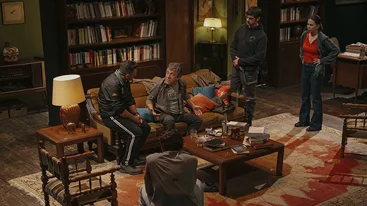 "Άγριοι": Συνεχίζεται το έργο του Γιώργου Παλούμπη που κάνει ένα σπίτι πεδίο μάχης